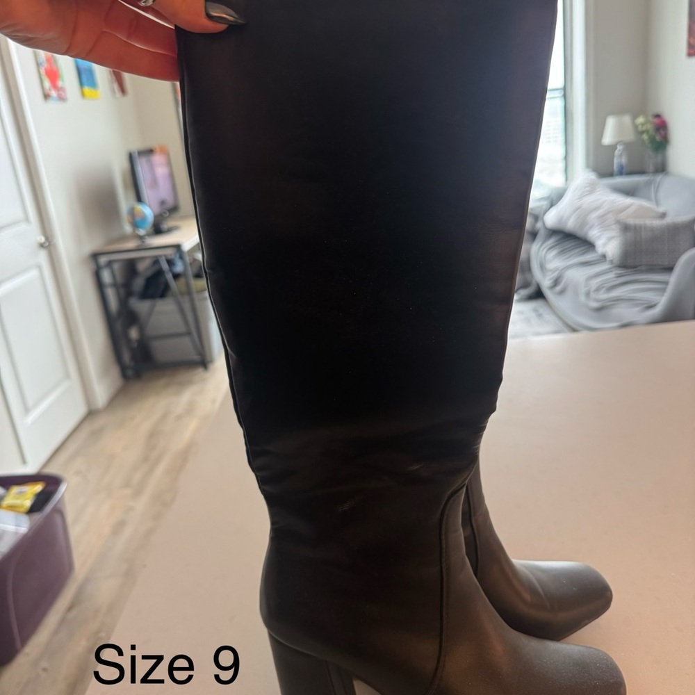 Women's Black Knee-High Block Heel Boots